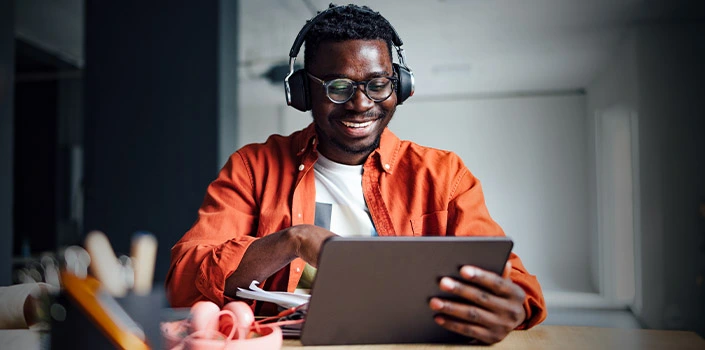 CCR-7998 HighEd Web _Component5_0001_Student Experience.webp