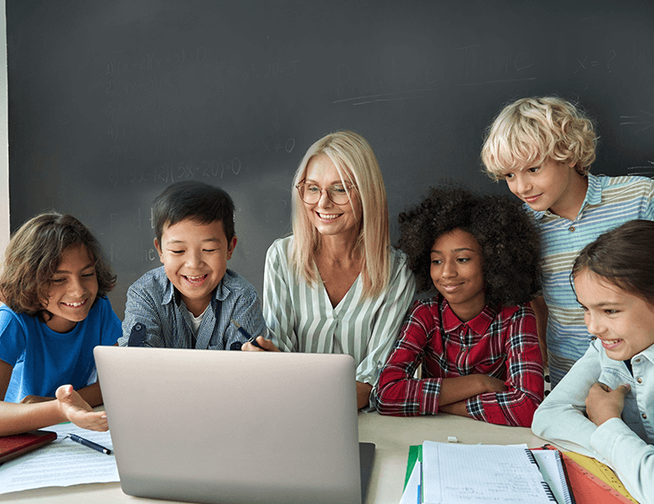 res-1-students-watching-laptop-screen-with-teacher-731x563 (1).png
