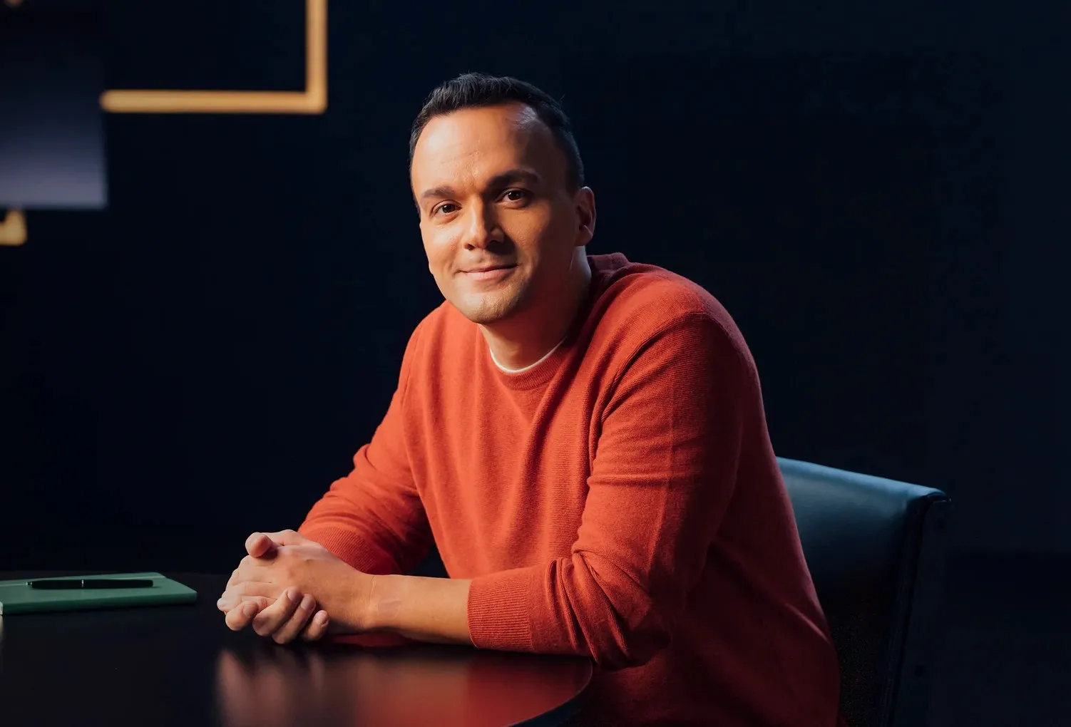 Outlier_CM_IntroToBusiness_Brilliant_Instructor_2000x1020.webp