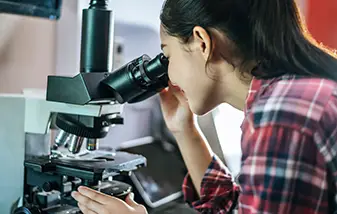 02-students-experience-biology-by-doing-science-337x214.webp