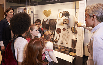 02-students-on-museum-fieldtrip-337x214.png